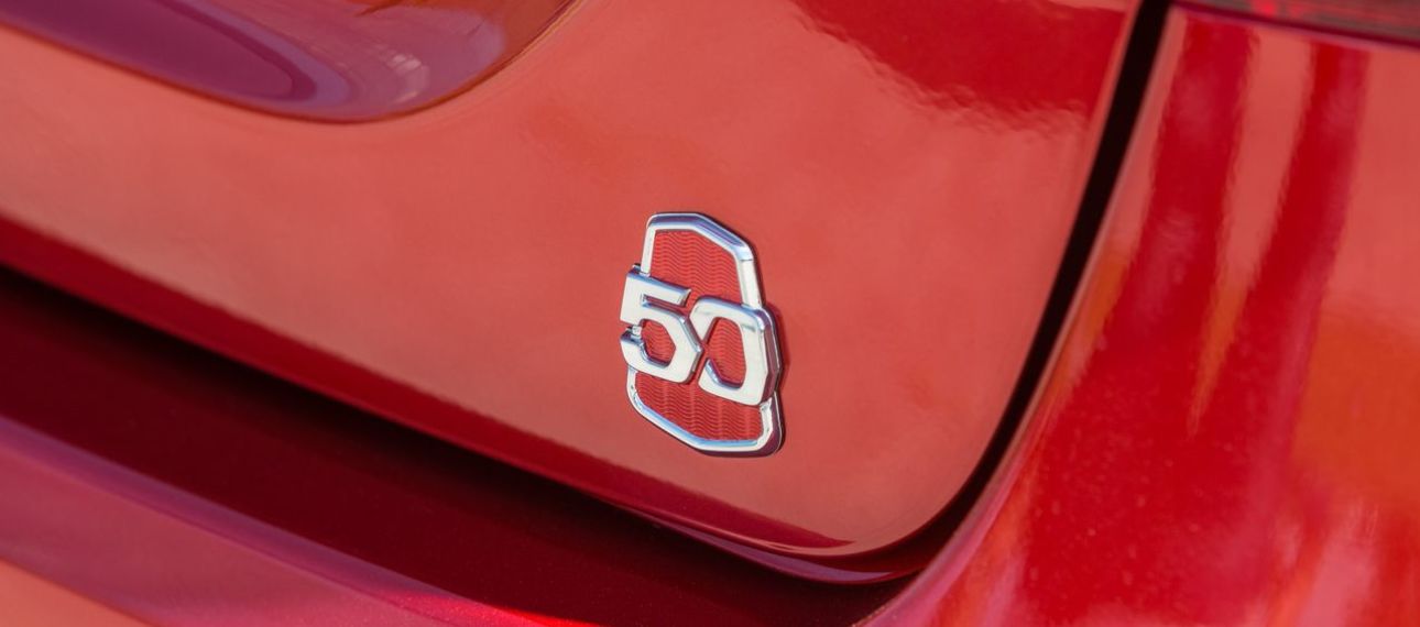 «АвтоВАЗ» показал юбилейные версии Lada Vesta и Xray «АвтоВАЗ» показал юбилейные версии Lada Vesta и Xray