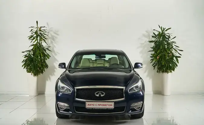 Infiniti Q70