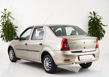 Renault Logan Вид 4