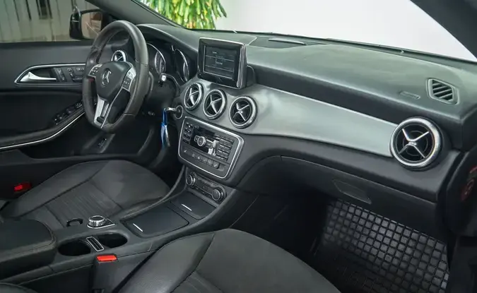 Mercedes benz CLA